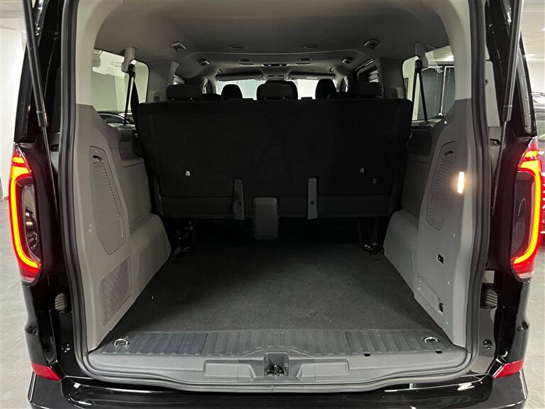 VOLKSWAGEN CARAVELLE