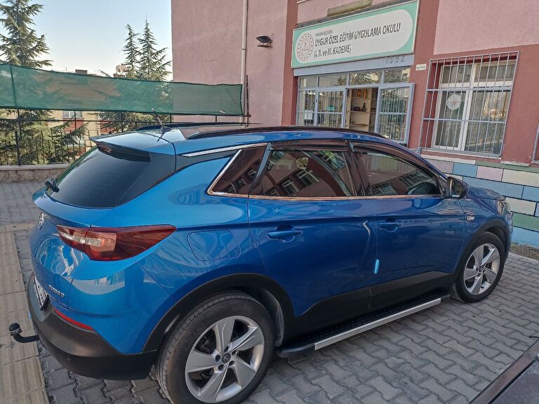 OPEL GRANDLAND X