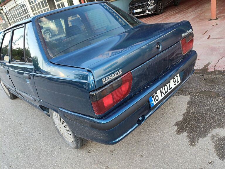 RENAULT 9