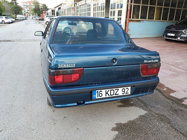 RENAULT 9