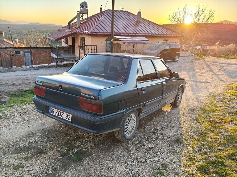 RENAULT 9