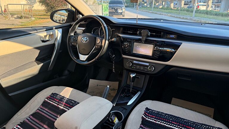 TOYOTA COROLLA
