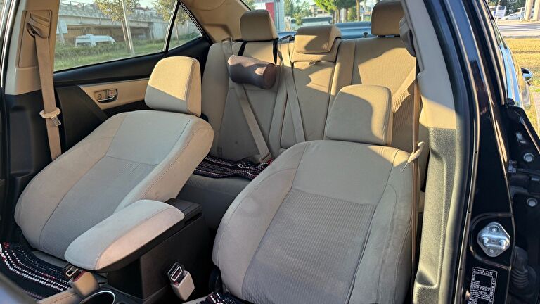TOYOTA COROLLA