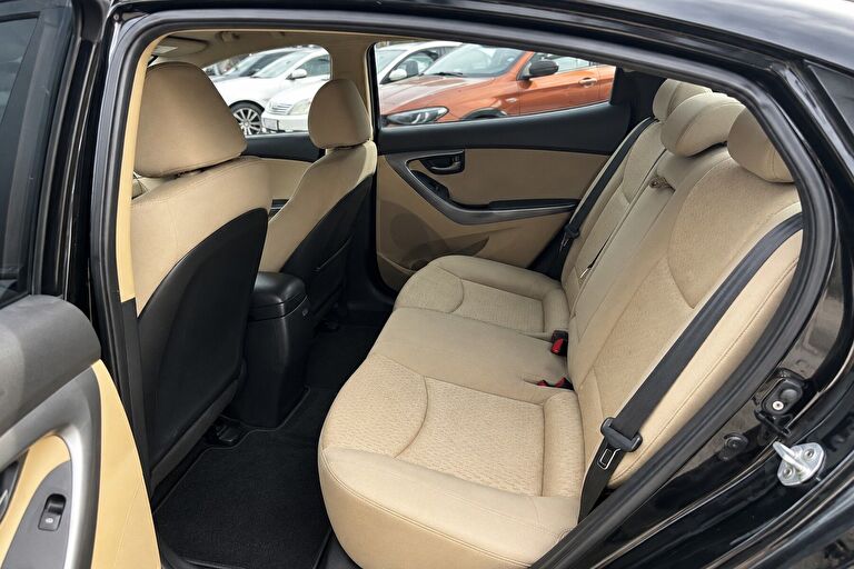 HYUNDAI ELANTRA