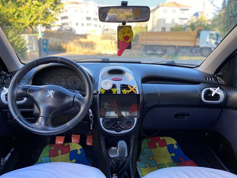 PEUGEOT 206