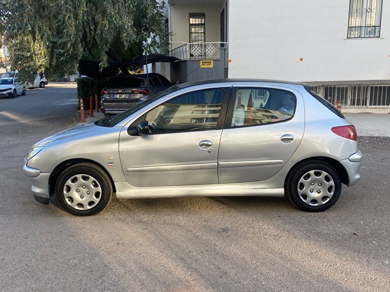 PEUGEOT 206