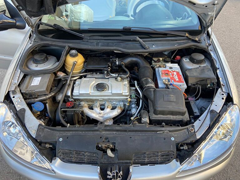 PEUGEOT 206