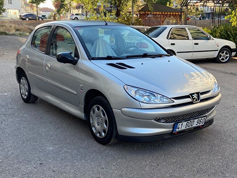 PEUGEOT 206