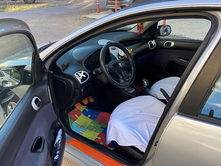 PEUGEOT 206