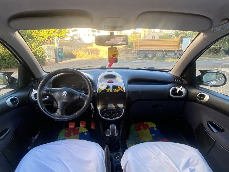 PEUGEOT 206