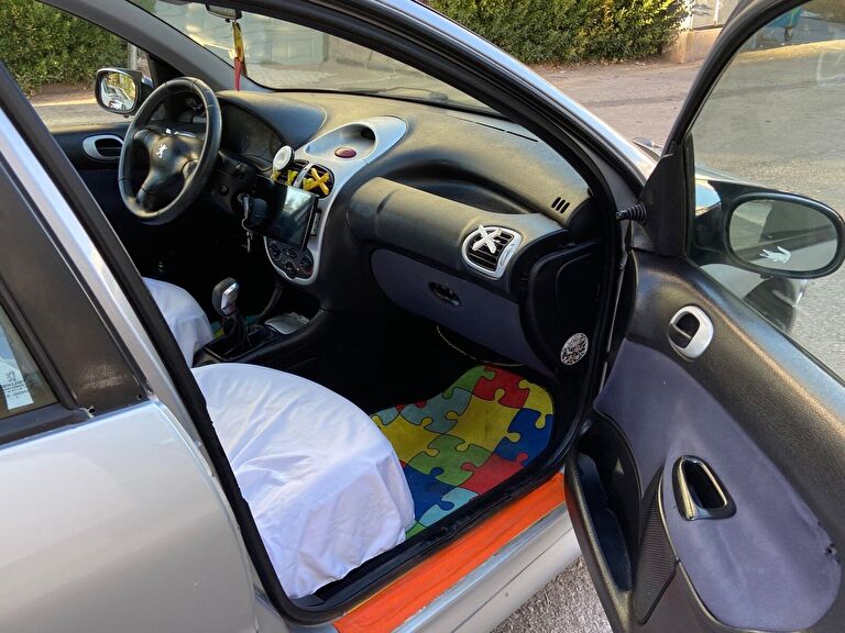 PEUGEOT 206