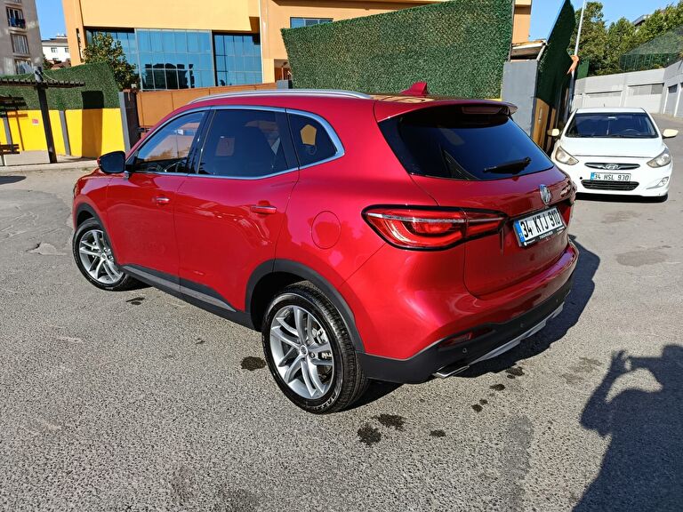 MG HS