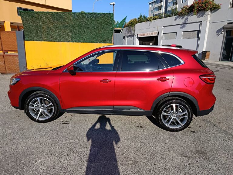 MG HS