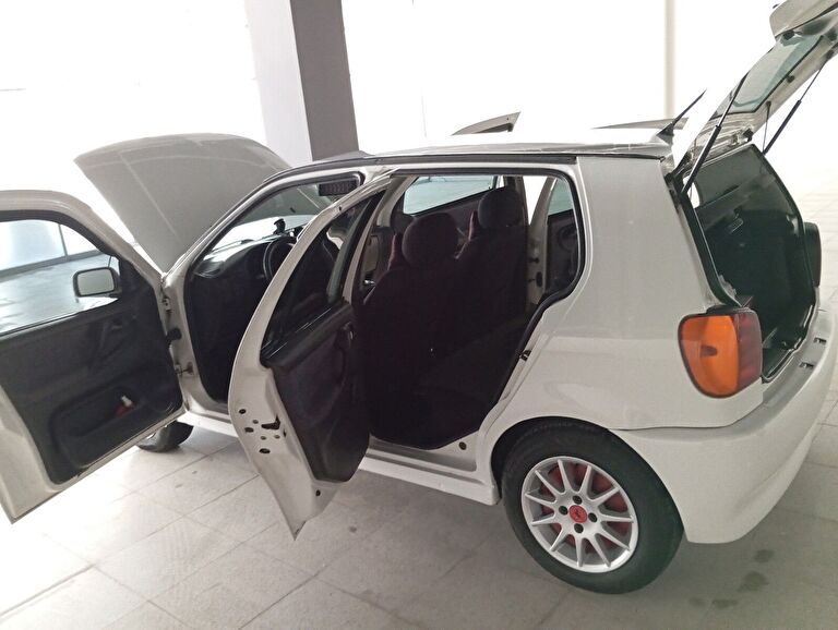 VOLKSWAGEN POLO
