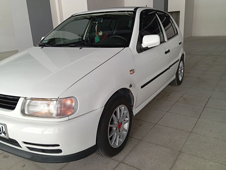 VOLKSWAGEN POLO