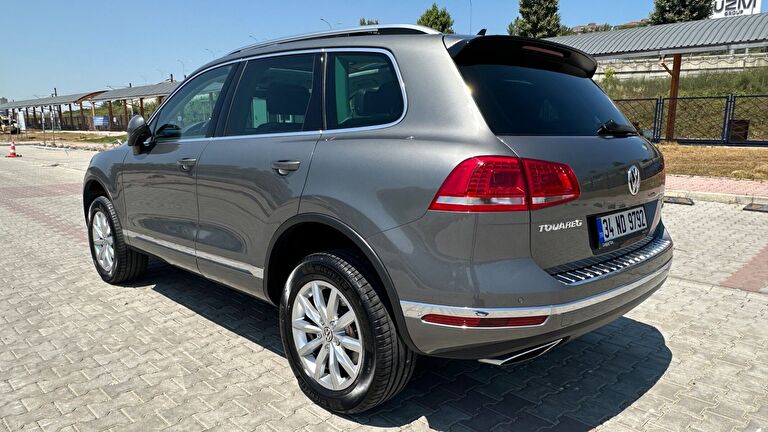 VOLKSWAGEN TOUAREG