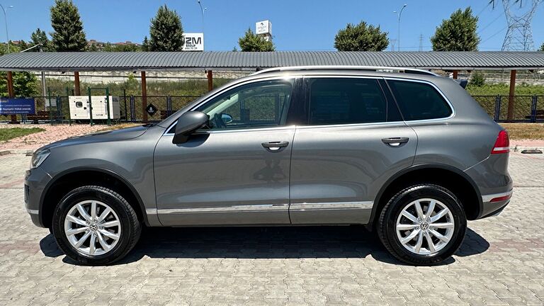 VOLKSWAGEN TOUAREG