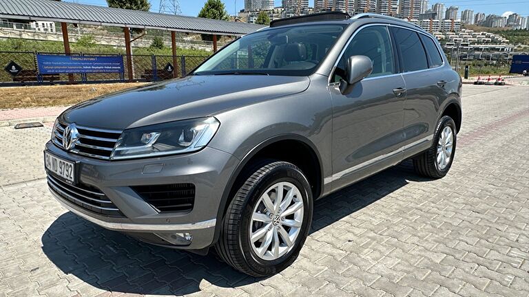 VOLKSWAGEN TOUAREG