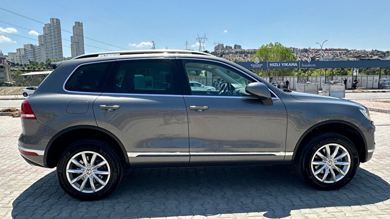 VOLKSWAGEN TOUAREG