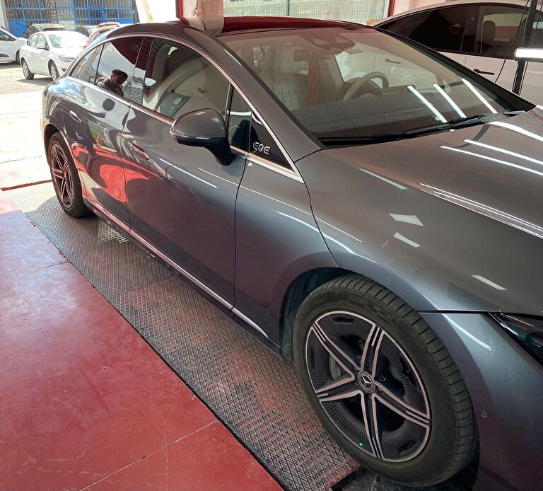 MERCEDES-BENZ EQE