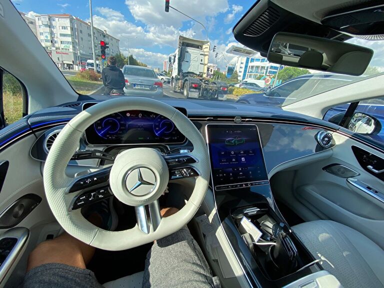 MERCEDES-BENZ EQE