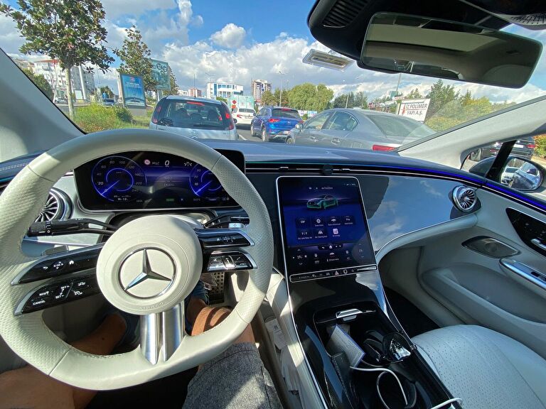 MERCEDES-BENZ EQE