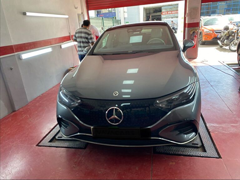 MERCEDES-BENZ EQE