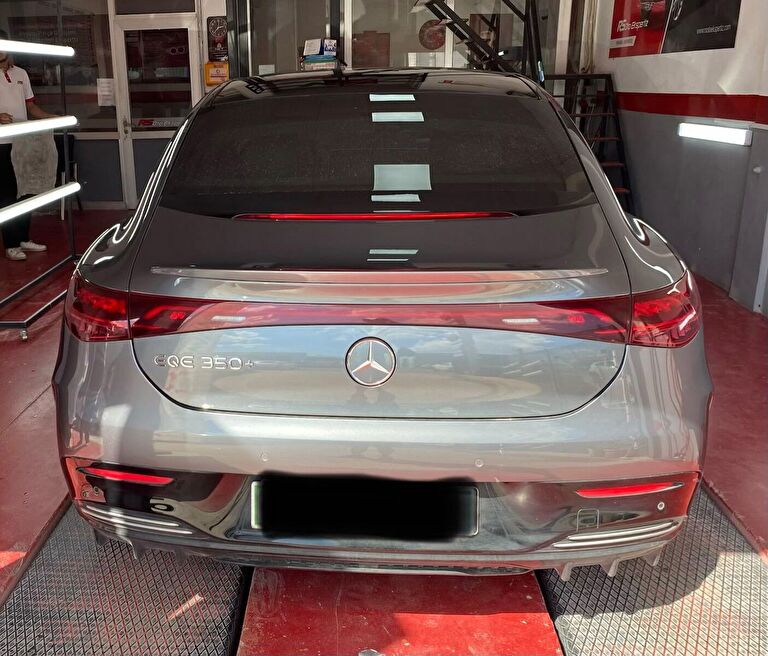 MERCEDES-BENZ EQE