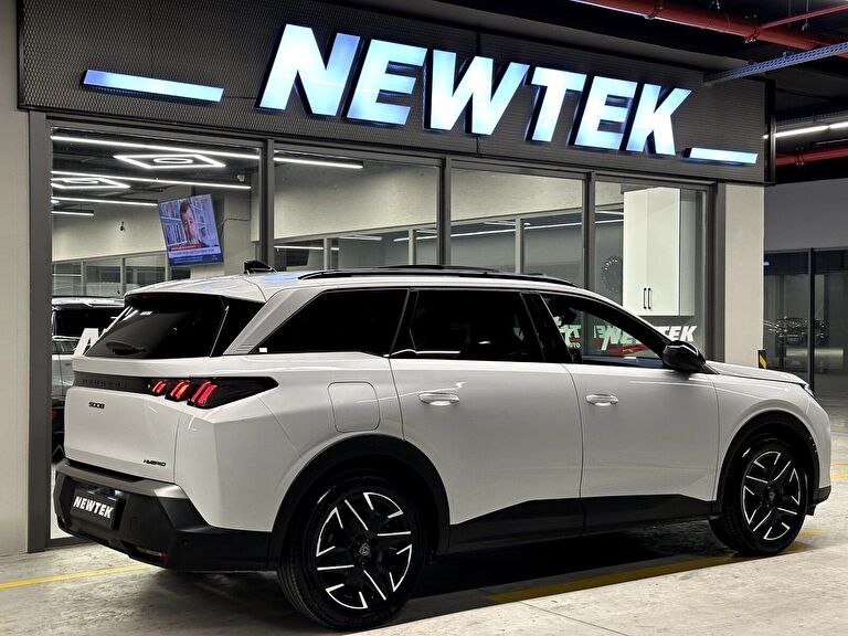 PEUGEOT 5008