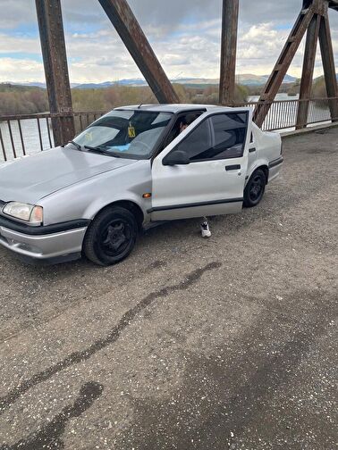 RENAULT 19