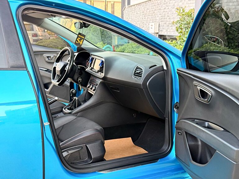 SEAT LEON