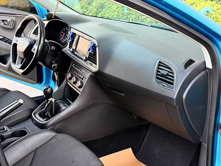 SEAT LEON