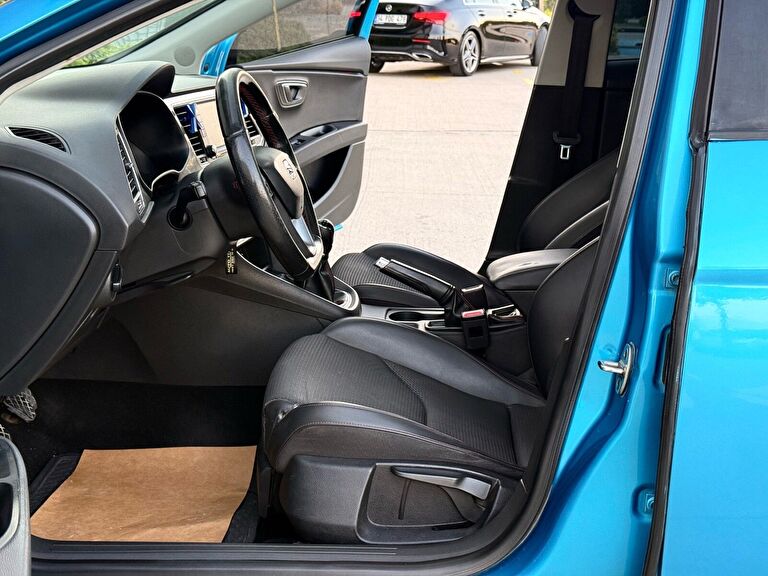 SEAT LEON