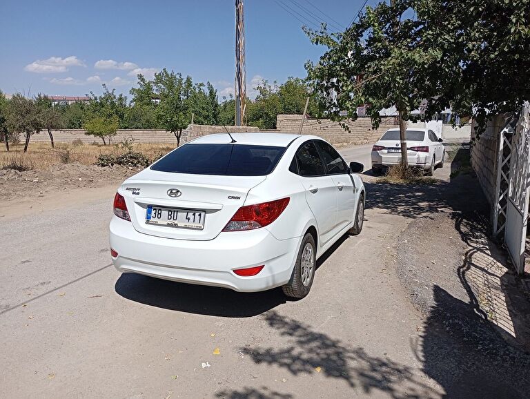 HYUNDAI ACCENT BLUE