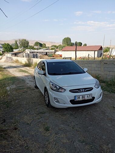 HYUNDAI ACCENT BLUE