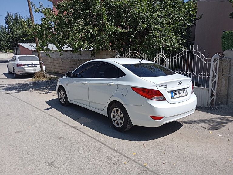 HYUNDAI ACCENT BLUE