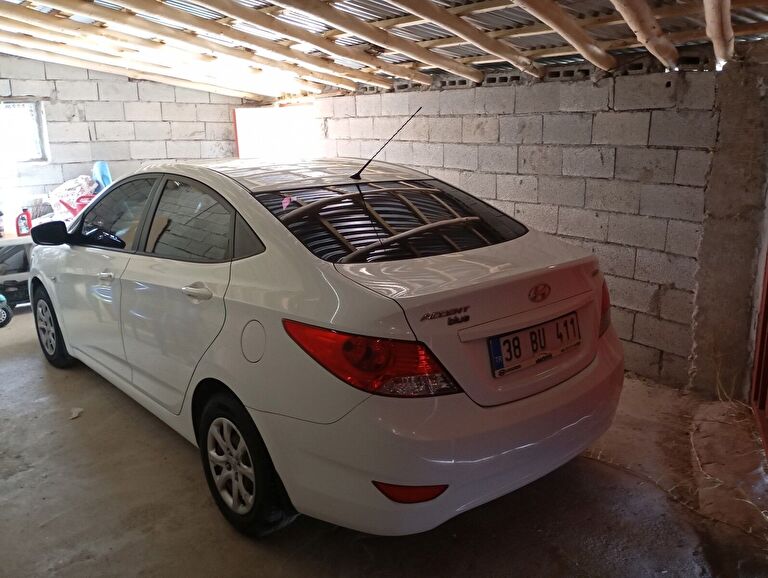 HYUNDAI ACCENT BLUE