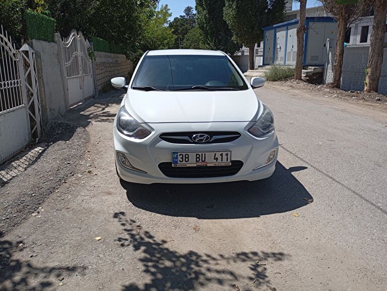 HYUNDAI ACCENT BLUE
