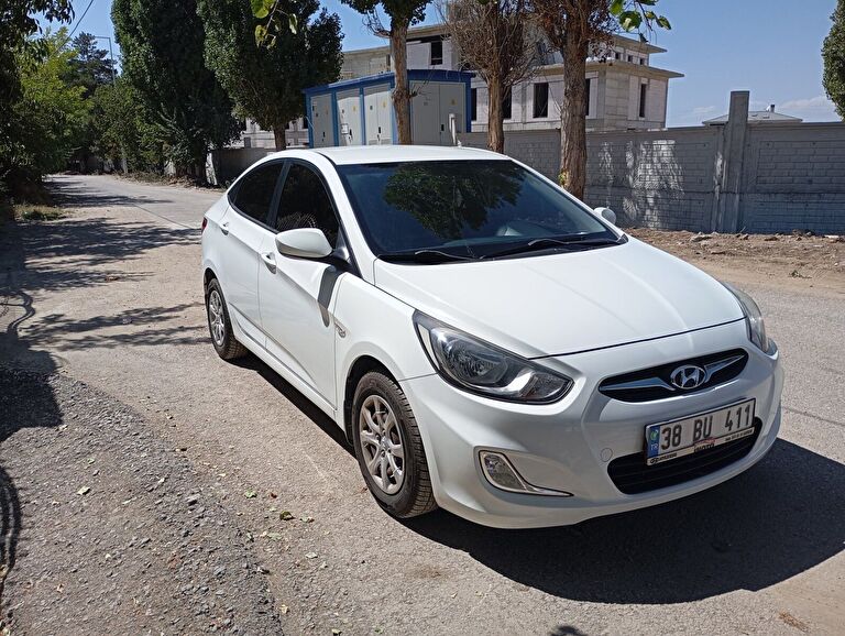 HYUNDAI ACCENT BLUE