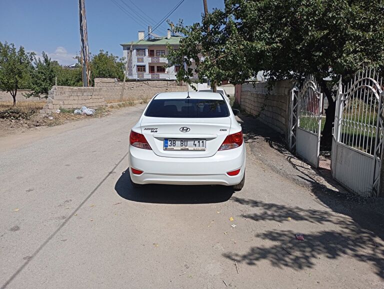 HYUNDAI ACCENT BLUE