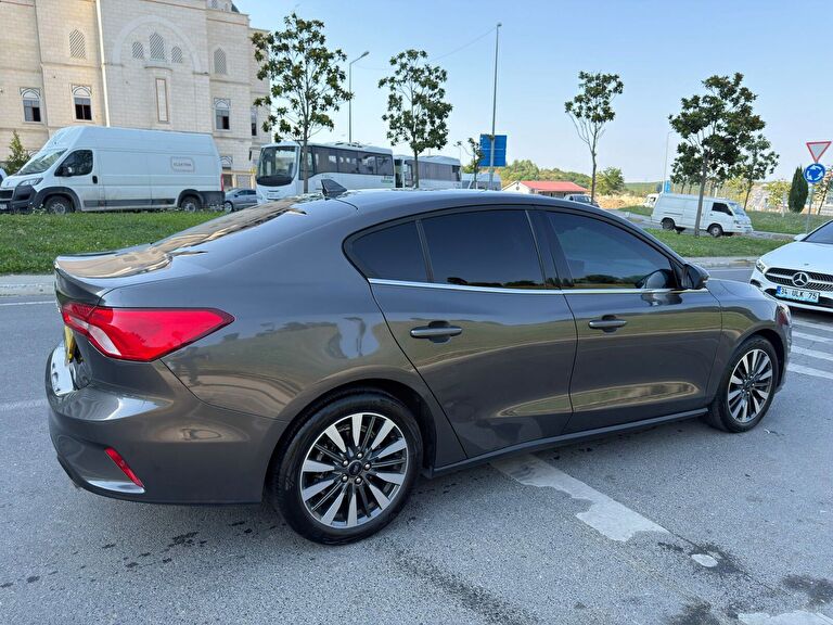 FORD FOCUS
