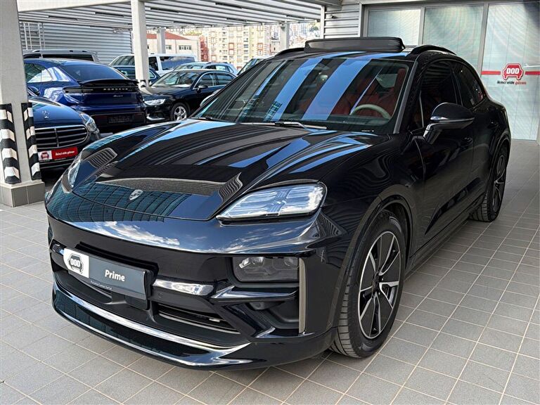 PORSCHE MACAN