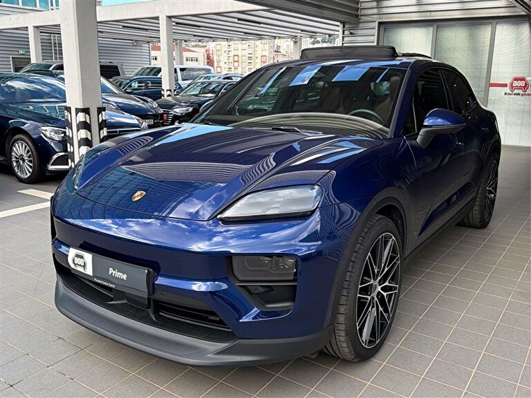 PORSCHE MACAN