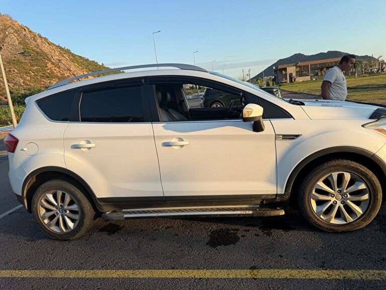 FORD KUGA