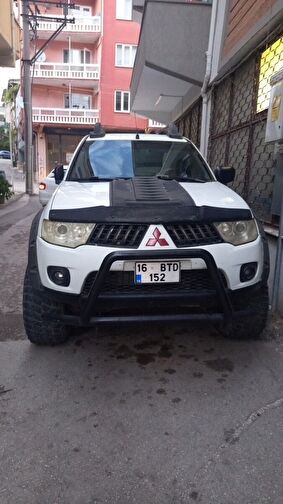 MITSUBISHI L200