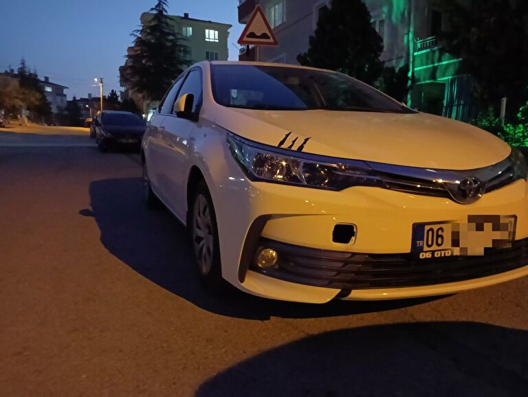 TOYOTA COROLLA