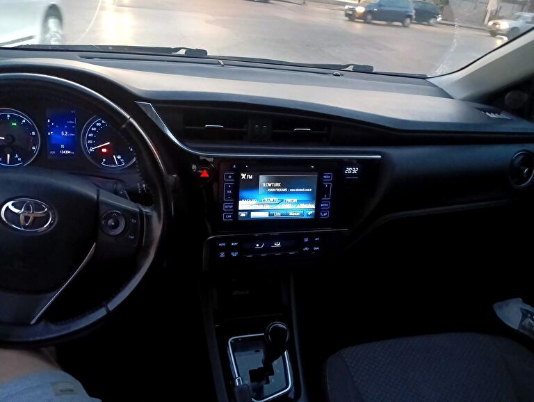 TOYOTA COROLLA