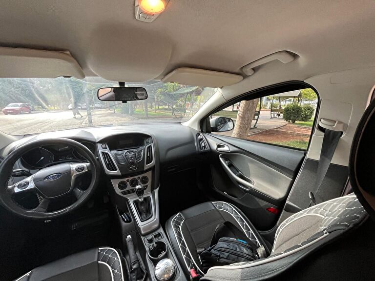FORD FOCUS