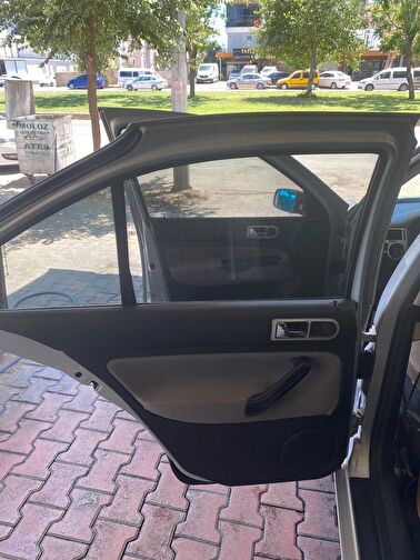VOLKSWAGEN BORA