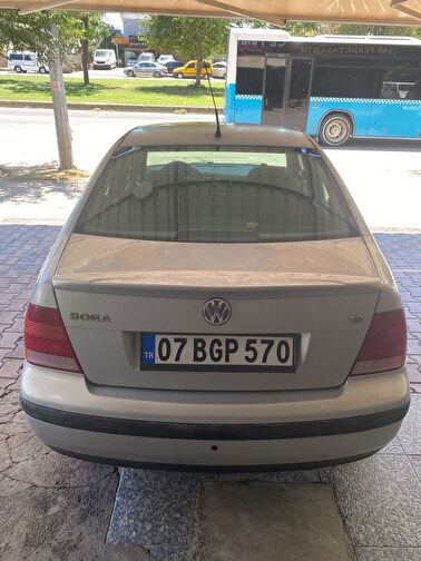 VOLKSWAGEN BORA